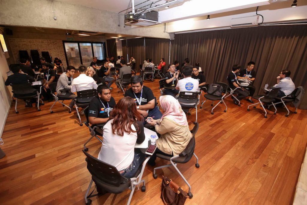 Sesi mentoring daripada Cradle Sdn Bhd semasa salah satu slot di Selangor Accelerator Programme